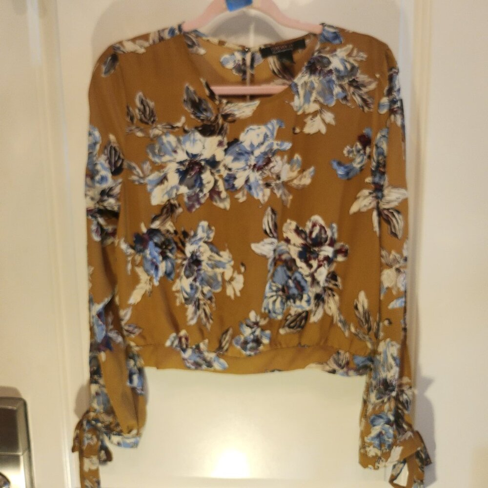 Forever 21 Floral Cropped Blouse.